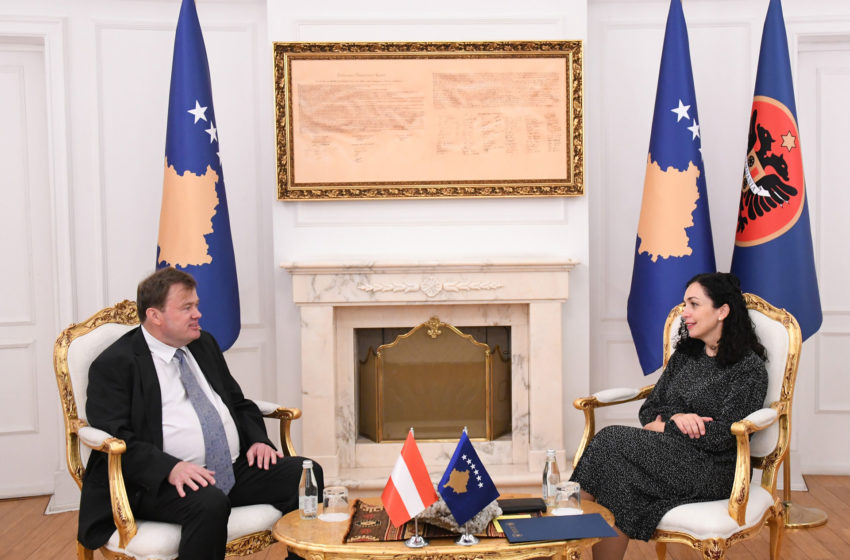  Presidentja Osmani priti në takim ambasadorin austriak, Christoph Weidinger