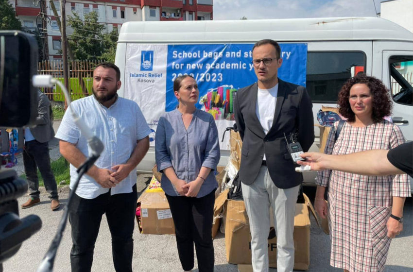  Komuna e Gjilanit në bashkëpunim me Islamic Relief Kosova shpërndajnë çanta e mjete shkollore për 320 fëmijë të familjeve me asistencë sociale