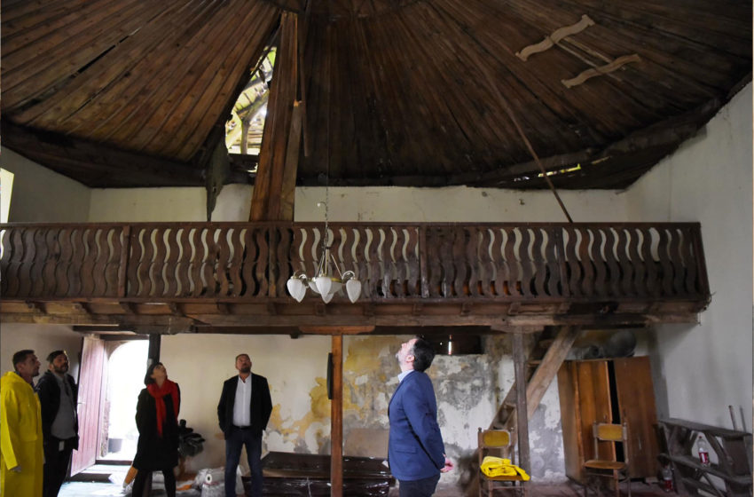  Ministri Çeku viziton Novobërdën ku kanë filluar punimet restauruese në xhaminë e Osman Efendisë