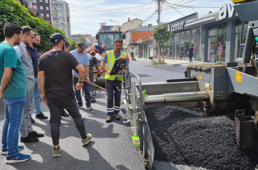  Kryetari Hyseni viziton punimet e asfaltimit të rrugëve në Nasalë dhe segmentit të rrugës “15 Qershori” në Dardani