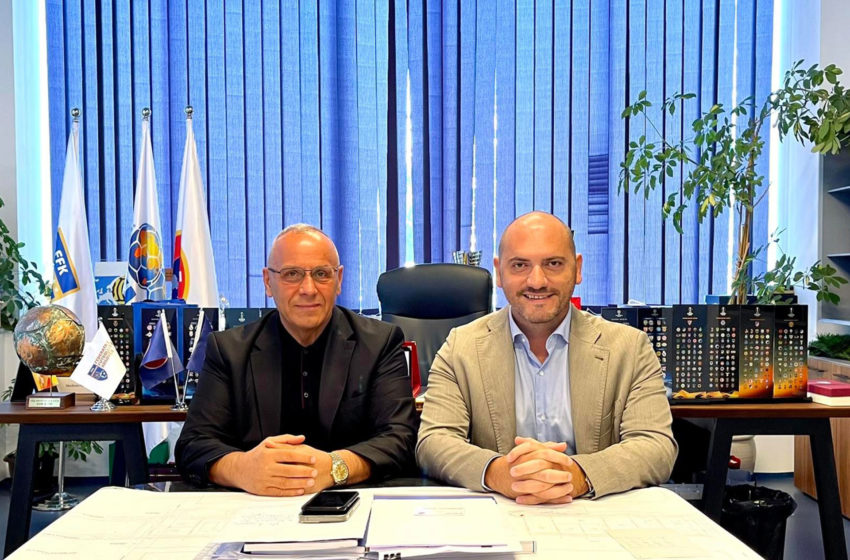  Presidenti i FFK-së, Agim Ademi priti në takim menaxherin e futbollit nga Italia, Andrea D’Amico