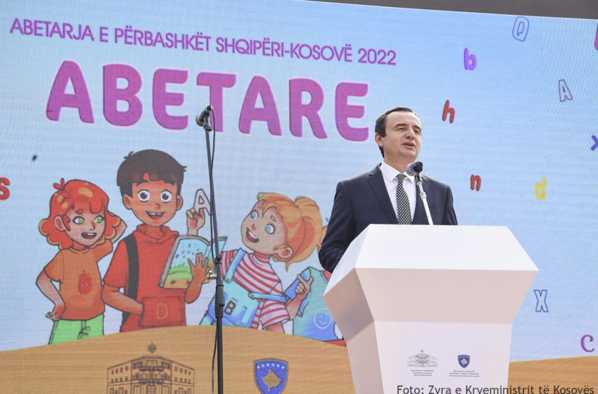  Kryeministri Kurti: Një brez i ri shqiptar po fillon rrugën e dijes me Abetaren e Përbashkët Unike