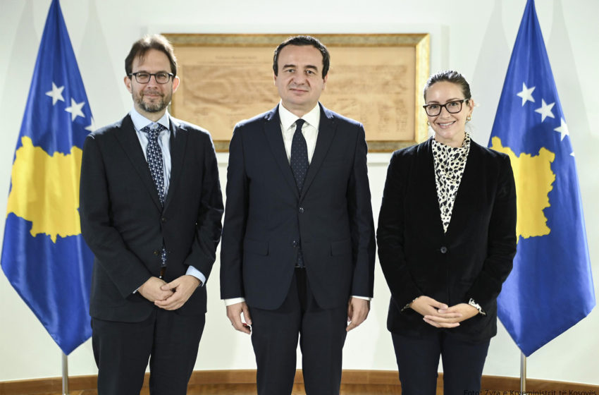  Kryeministri Kurti takon Damir Marusic dhe Rachel Rizzo, hulumtues të lartë në Këshillin Atlantik