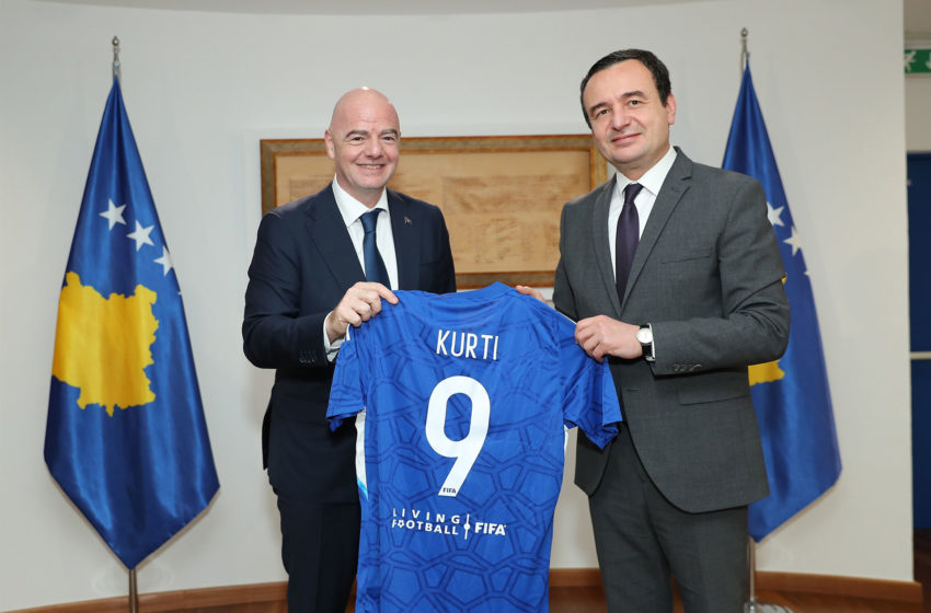  Kryeministri Kurti pret në takim presidentin e FIFA-s, Gianni Infantino