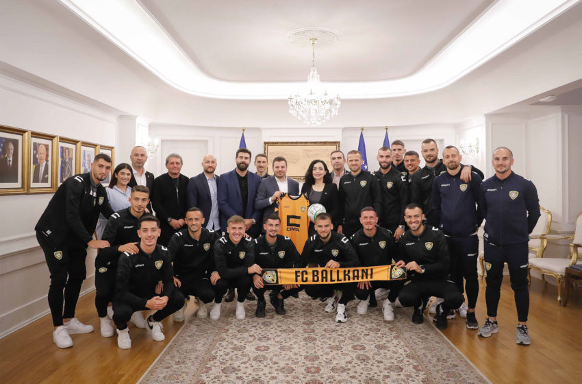  Presidentja Osmani priti në takim ekipin futbollistik “Ballkani”
