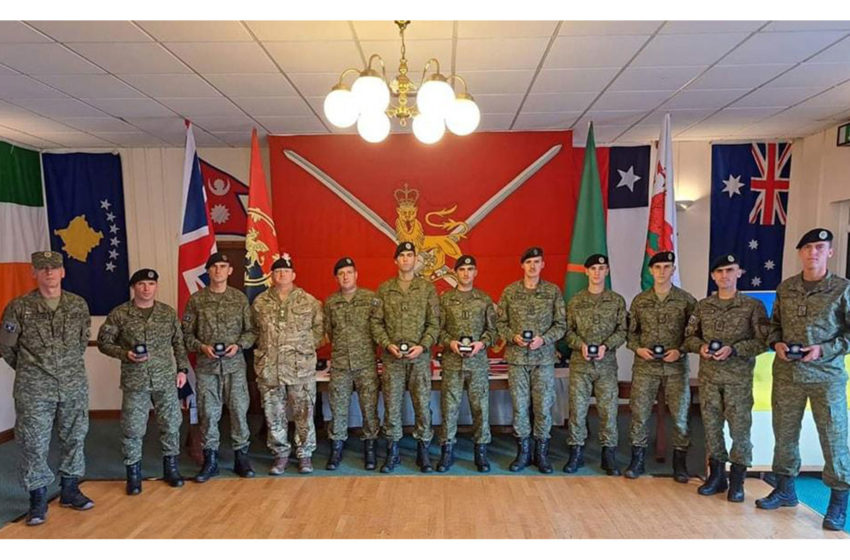  Në mesin e 107 ekipeve të ushtrive ndërkombëtare, FSK fiton medaljen e argjendtë për performancë në garën ushtarake “Cambrian Patrol ‘22”