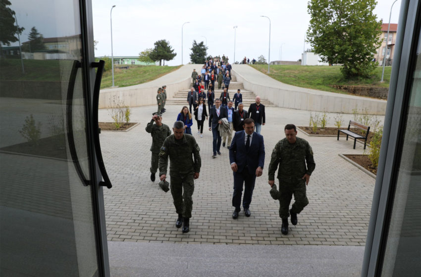  Asambleja Parlamentare e NATO-s vizitoi FSK-në