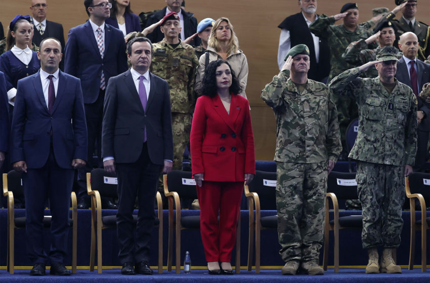  Kryeministri Kurti mori pjesë në ceremoninë e ndërrimit të komandës së KFOR-it