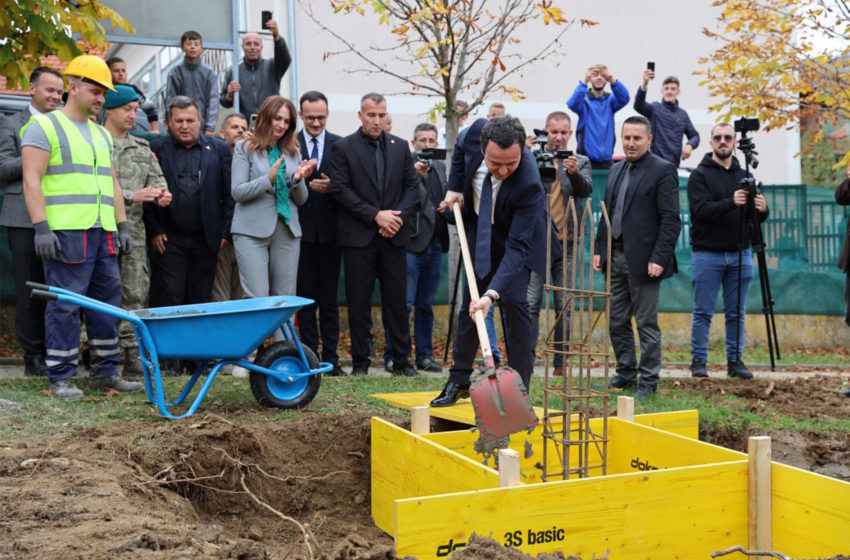  Vihet gurthemeli i çerdhes së re në Dobërçan, merr pjesë edhe kryeministri Kurti