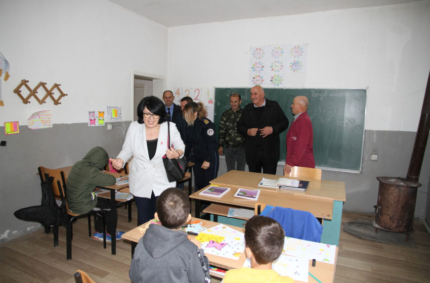  Udhëheqësit komunal të Vitisë vizituan shkollën multietnike në Binçë