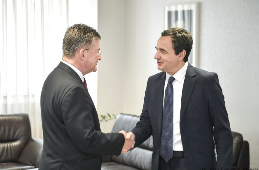  Kryeministri Kurti priti në takim Përfaqësuesin e Posaçëm të Bashkimit Evropian, Miroslav Lajçak