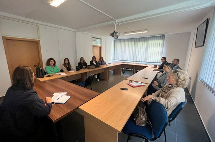  Drejtoresha e Arsimit takon psikologët dhe pedagogët e shkollave të komunës së Gjilanit