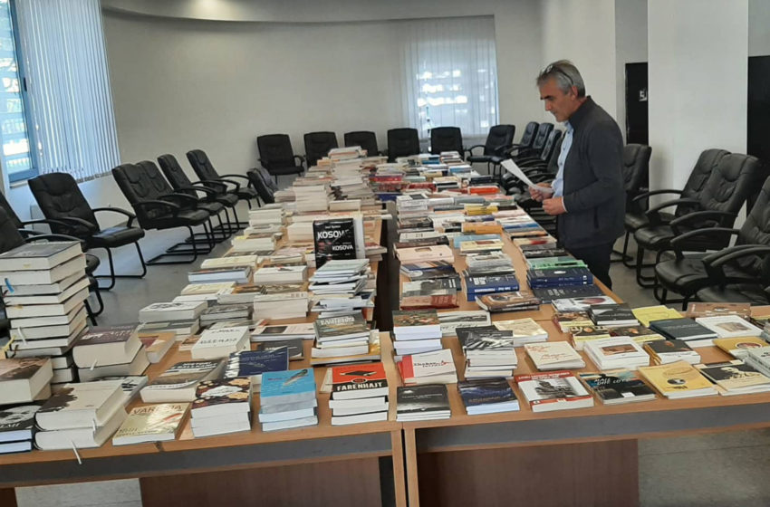  Biblioteka e Qytetit të Gjilanit pasurohet me mbi 100 tituj të rinj përkatësisht mbi 700 ekzemplarë të librit