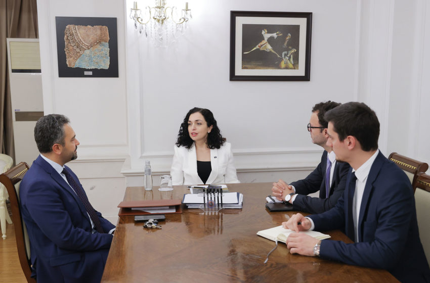  Presidentja Osmani takoi kryetarin e Komisionit Qendror të Zgjedhjeve, Kreshnik Radoniqi