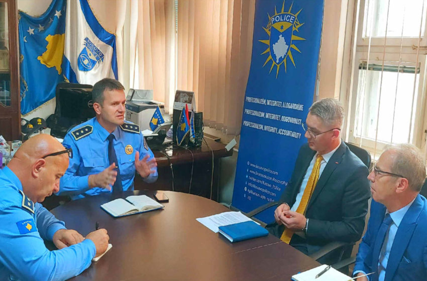  Takim pune në mes të Drejtorisë Rajonale të Policisë dhe Gjykatës Themelore në Gjilan 