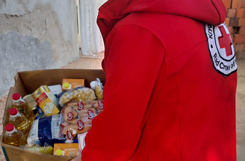  Fal donatorëve shpërndahen pako ushqimore për disa familje me fëmijë jetimë