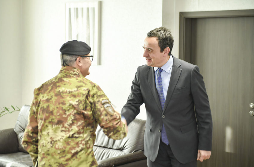  Kryeministri Kurti priti në takim Komandantin e KFOR-it, Gjeneralmajorin Angelo Michele Ristuccia