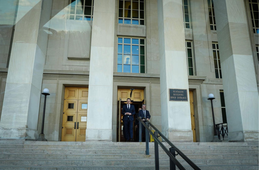  Kryetari i LDK-së, Lumir Abdixhiku pritet në Pentagon