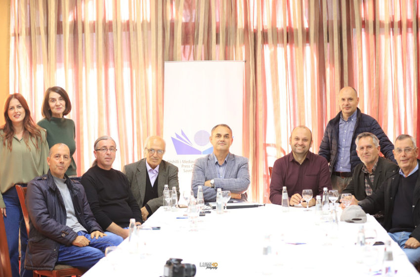  KMShK organizoi tryezë diskutimi me gazetarët e Anamoravës