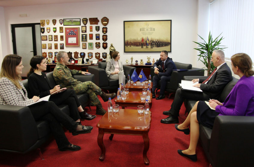  Ministri Mehaj priti në takim Shefen e Operacioneve Aktuale të NATO-s, znj. Ariella Viehe