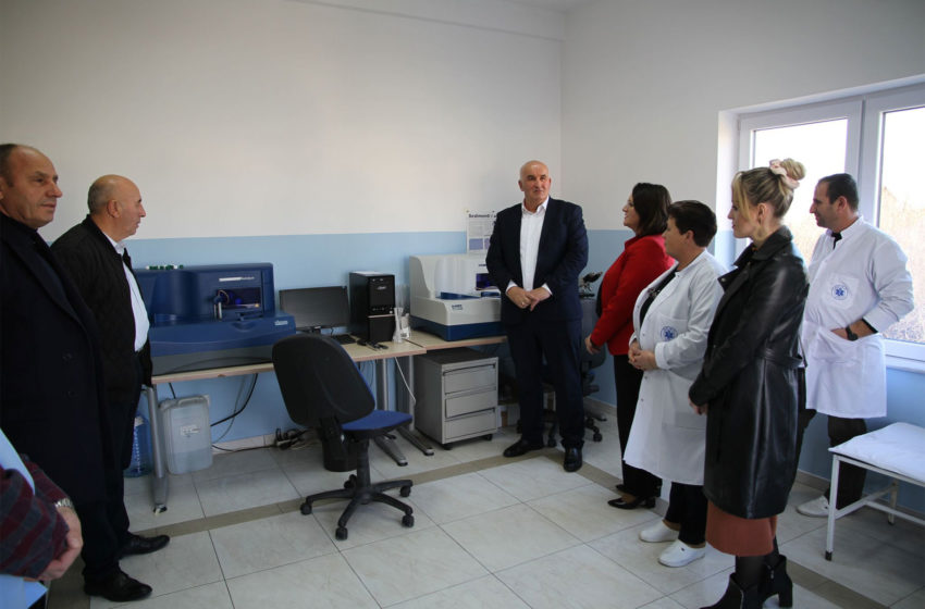  Komuna e Vitisë furnizon QMF-në e Pozheranit me pajisje laboratorike