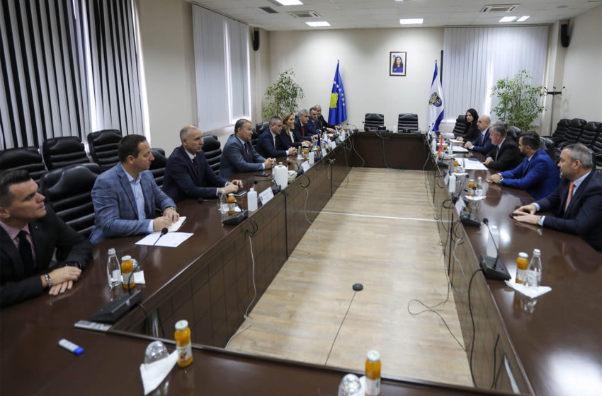  U.d drejtori i përgjithshëm i Policisë se Kosovës pret në takim drejtorin e Policisë së Shtetit