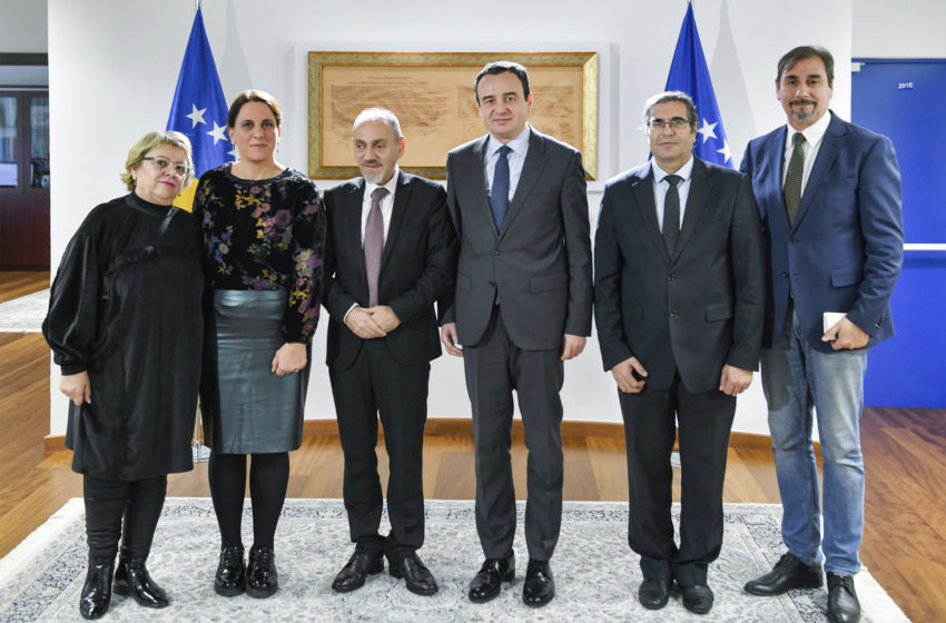  Kryeministri Kurti priti në takim përfaqësuesit e Forumit Kosovar të Aftësisë së Kufizuar