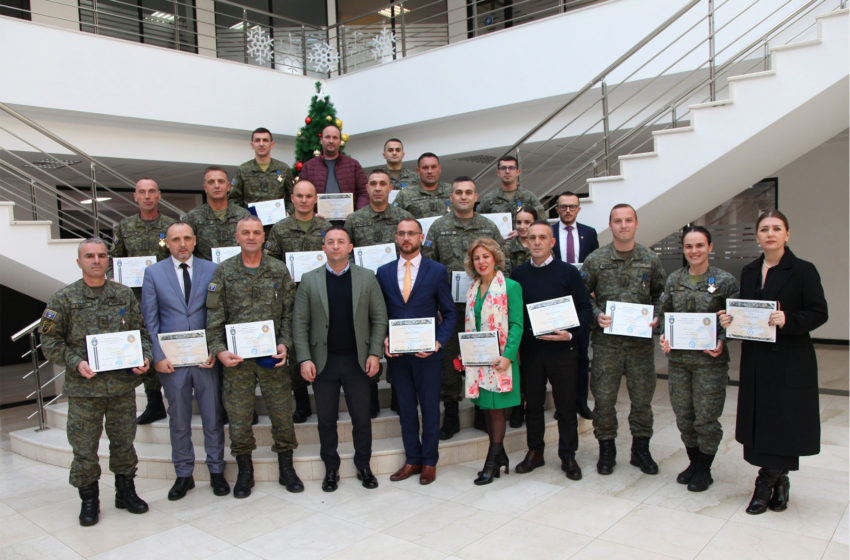  Medalje dhe mirënjohje për ushtarakët dhe zyrtarët më të dalluar të FSK-së dhe Ministrisë së Mbrojtjes