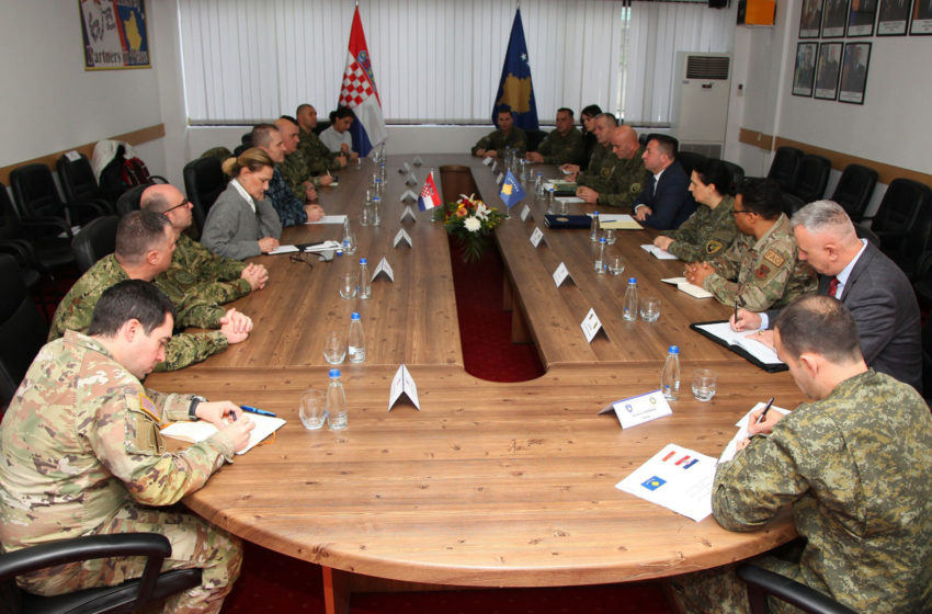  Ministri Mehaj priti në takim Shefin e Shtabit të Ushtrisë Kroate, admiralin Robert Hranj