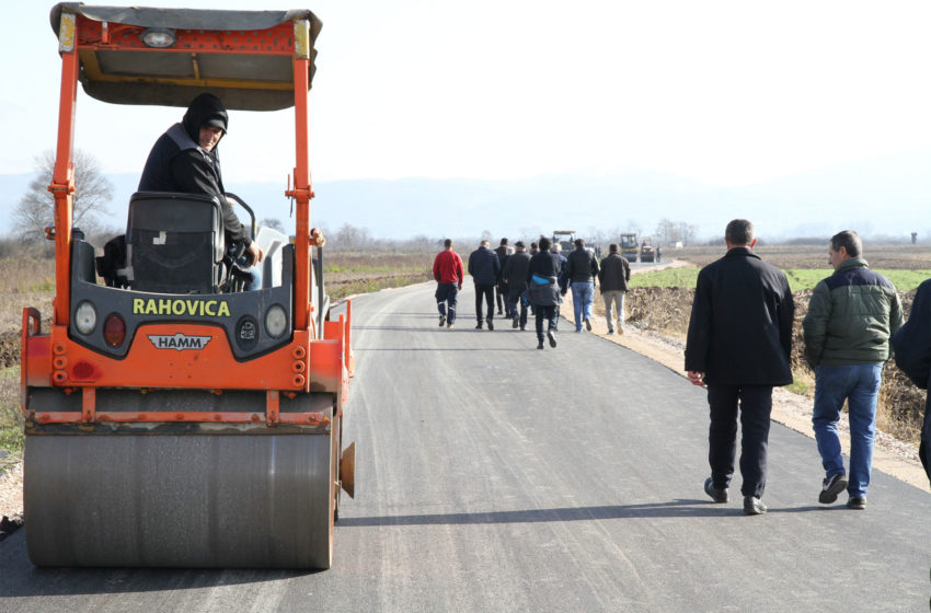  Fillon asfaltimi i rrugës Sllatinë – Viti