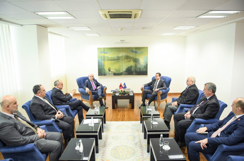  Kryeministri Kurti priti në takim Bordin Drejtues të Këshillit të Ambasadorëve Shqiptarë