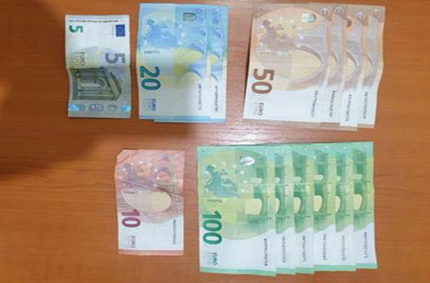  Qytetari i gjen 850 euro, i dorëzon në polici