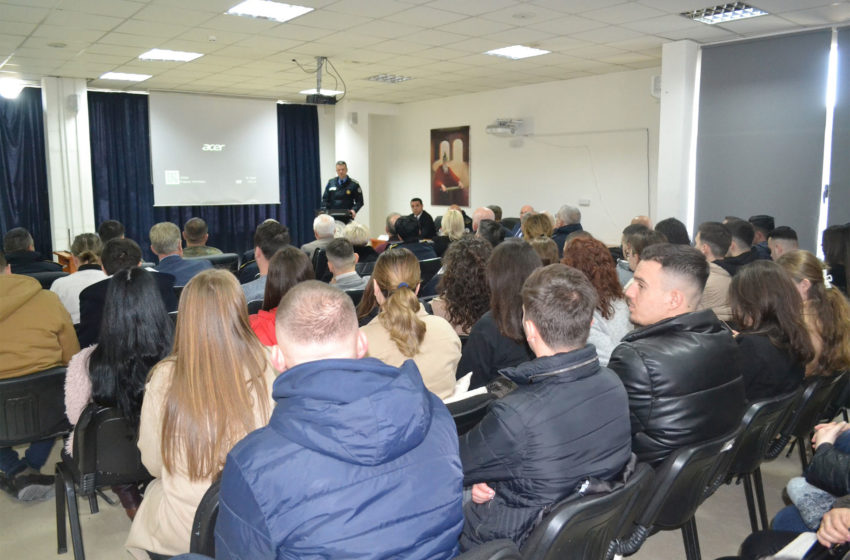  Stafi Akademik dhe studentët e Fakultetit Juridik kanë realizuar hulumtimin mbi besueshmërinë e Policisë së Kosovës në Gjilan