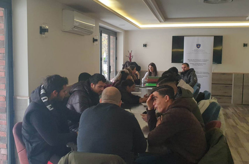  Mbahet trajnimi “Pjesëmarrja e komunitetit rom në jetën publike si dhe në procesin e vendim-marrjes”