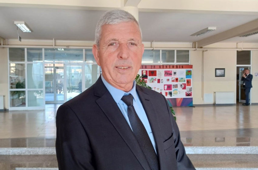  U pensionua Ekrem Kryeziu, profesor i gjuhës dhe letërsisë shqipe