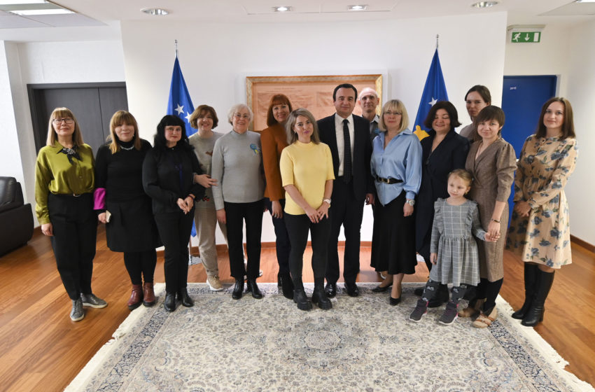  Kryeministri Kurti takoi gazetarët ukrainas në Kosovë