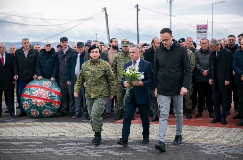  Homazhe te varrezat e dëshmorëve në 41-vjetorin e rënies së heronjve, Kadri Zeka dhe Jusuf e Bardhosh Gërvalla