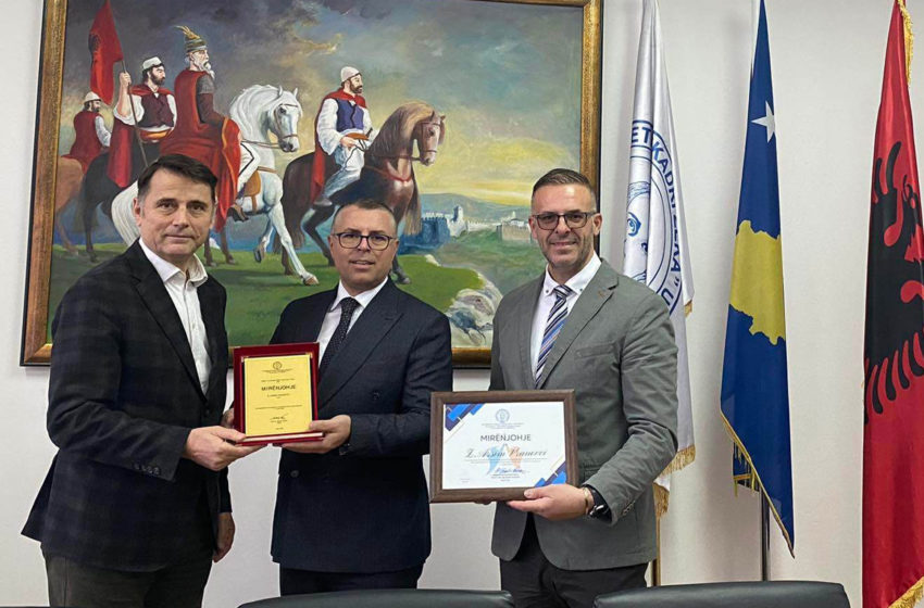  Rektori Bajram Kosumi i ka ndarë mirënjohje presidentit të KBRGJ, Arsim Vranovci