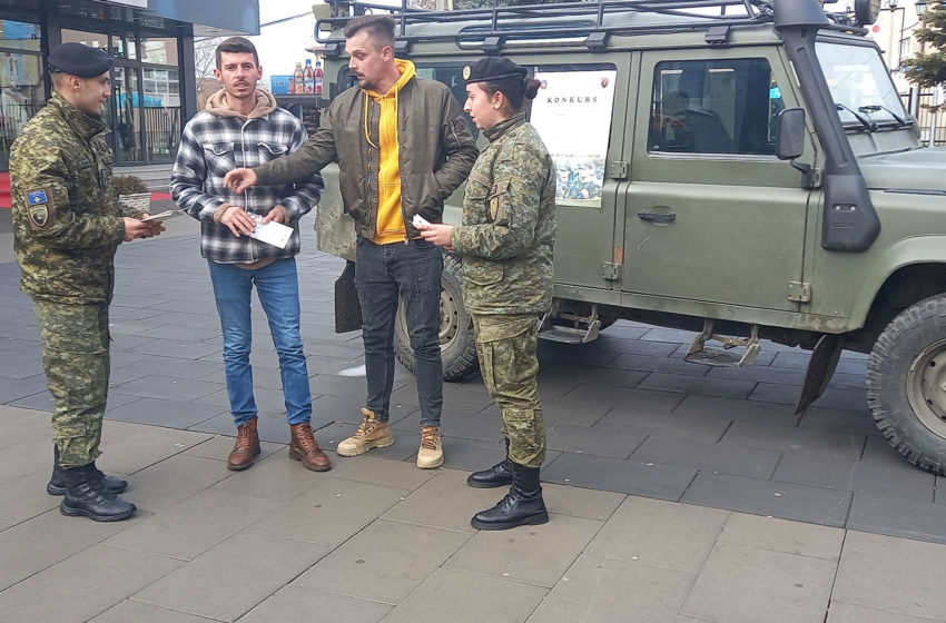  Pjesëtarët e FSK-së ftojnë dhe informojnë direkt të rinj e të reja lidhur me konkursin për ushtarë të rinj