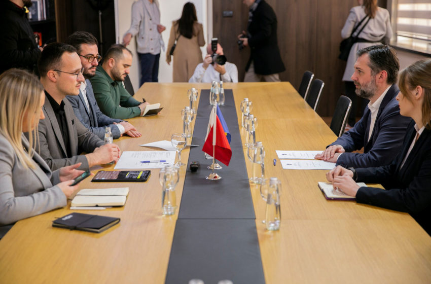  Kryetari Hyseni nënshkruan memorandume mirëkuptimi me ministrin Çeku për realizimin e disa projekteve të rëndësishme për Gjilanin