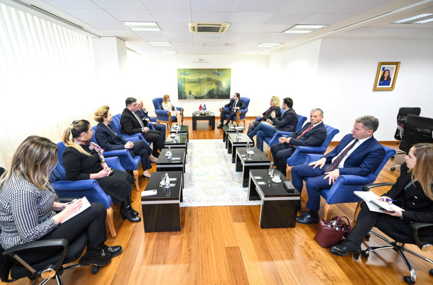  Kryeministri Kurti mirëpriti anëtarët e Komisionit për Integrim Evropian të Kuvendit të Shqipërisë