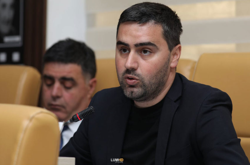  Kadriu i Vatrës ia kërkon dorëheqjen kryesuesit të Kuvendit Komunal të Gjilanit