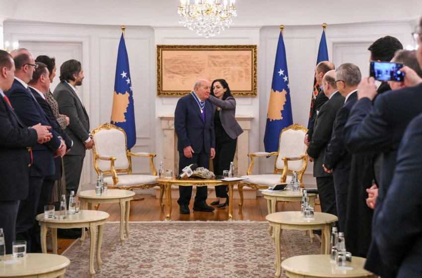  Presidentja dekoron me medaljen “Urdhri i Lirisë” veprimtarin e njohur të mërgatës shqiptare të Amerikës, Xhim Xhema