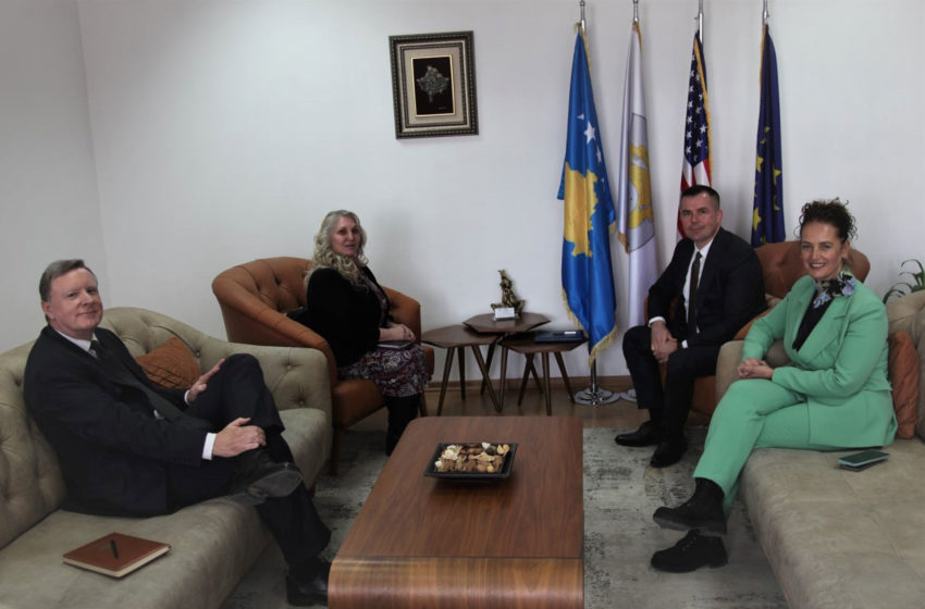  Atasheja e ICITAP-it amerikan në Kosovë Kimberly Riffe vizitoi IPK-në