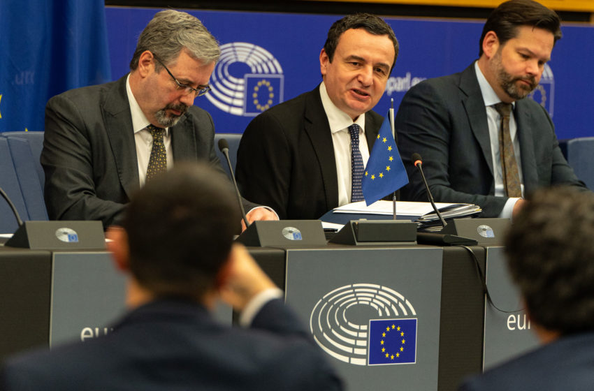  Kryeministri Kurti takoi eurodeputetë të Grupit të Partisë Popullore Evropiane (EPP) në Parlamentin Evropian