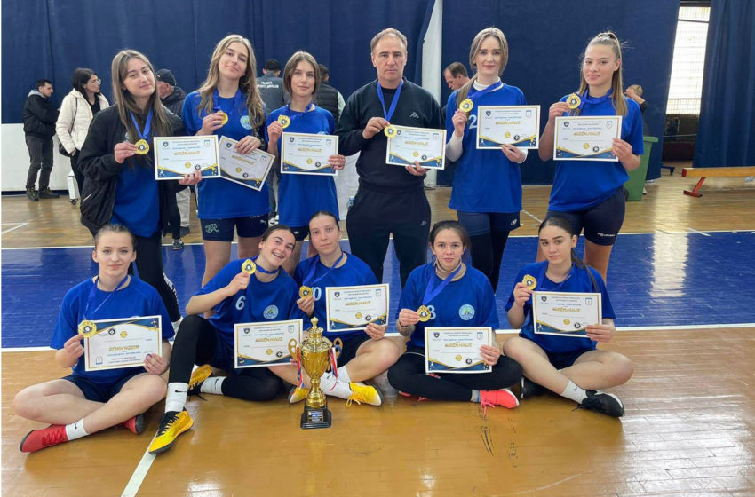  Vajzat e Gjimnazit Natyror “Xhavit Ahmeti” kampione rajonale në futsall