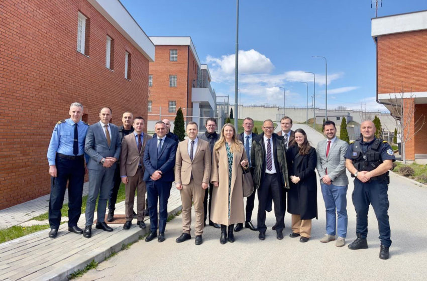  Në shoqërimin e zëvendësministrit Sallahu, delegacioni danez vizitoi Burgun e Gjilanit