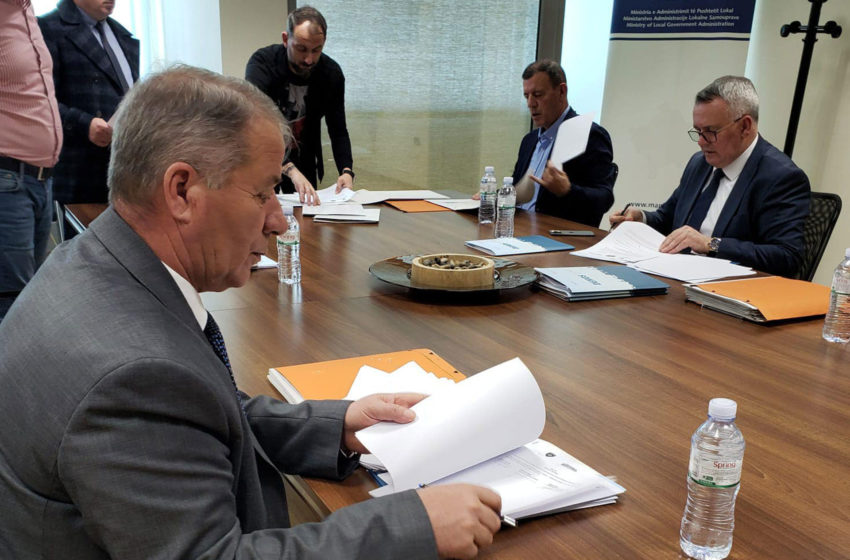  Komuna e Vitisë nënshkroi marrëveshjen për realizimin e projekteve nga granti i performancës