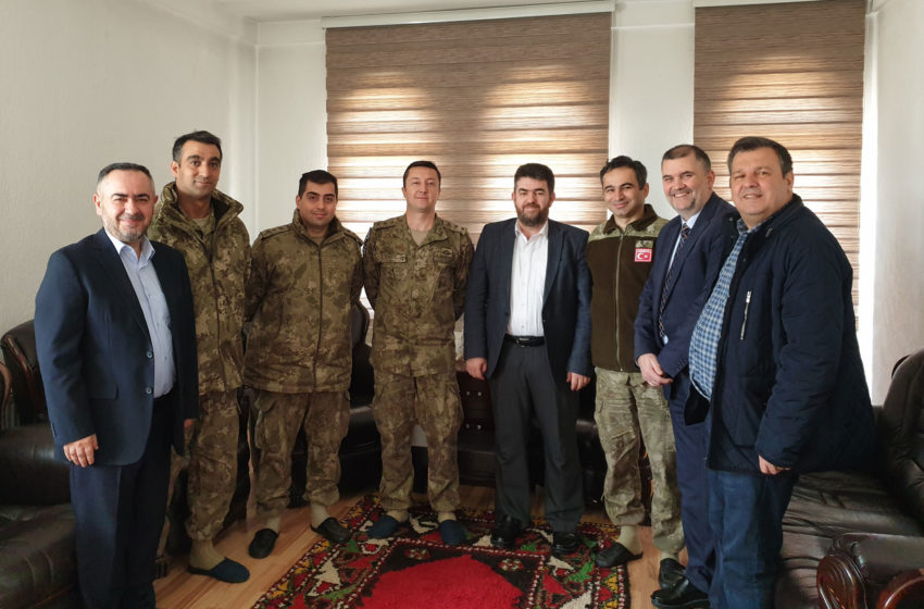  Komandanti i LMT Engin Binkuyu dhe Kapiteni Mat vizituan Këshillin e Bashkësisë Islame në Gjilan