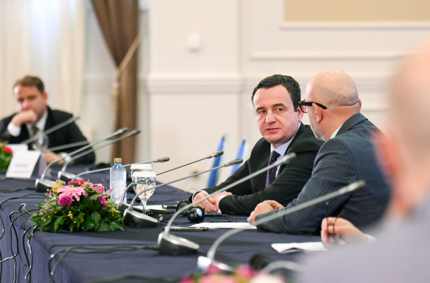  Kryeministri Kurti mori pjesë në Forumin Ekonomik në Shkup